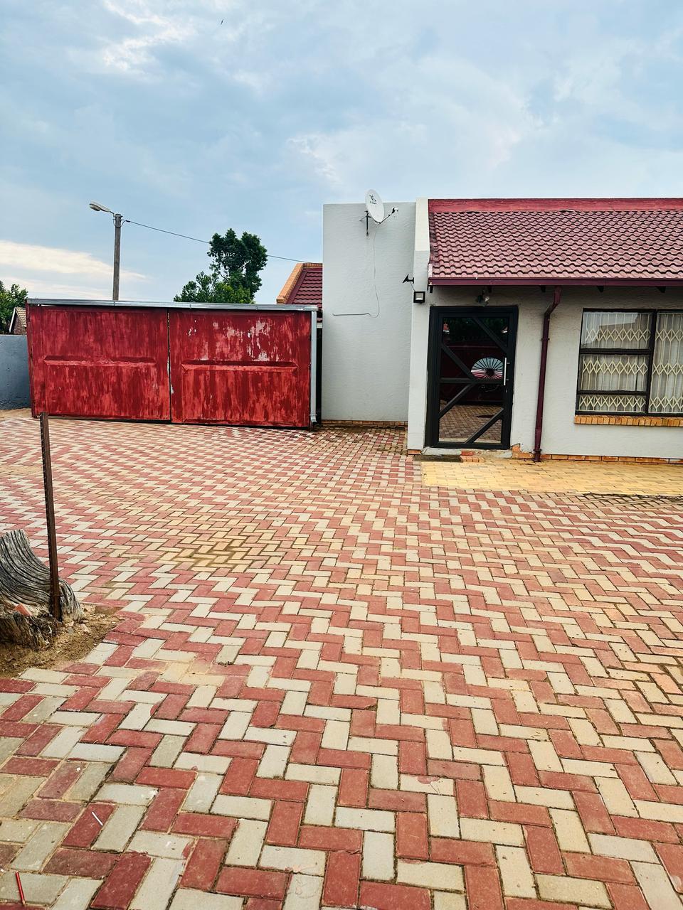 372610954.jpg
