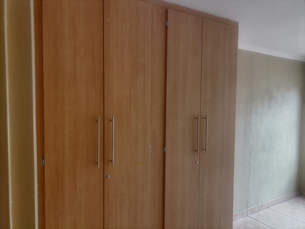 372033348.jpg