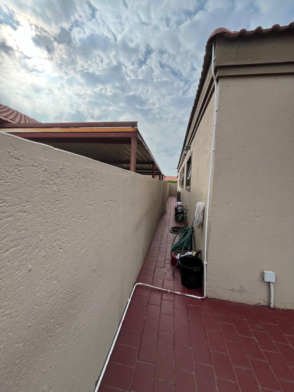 372326457.jpg