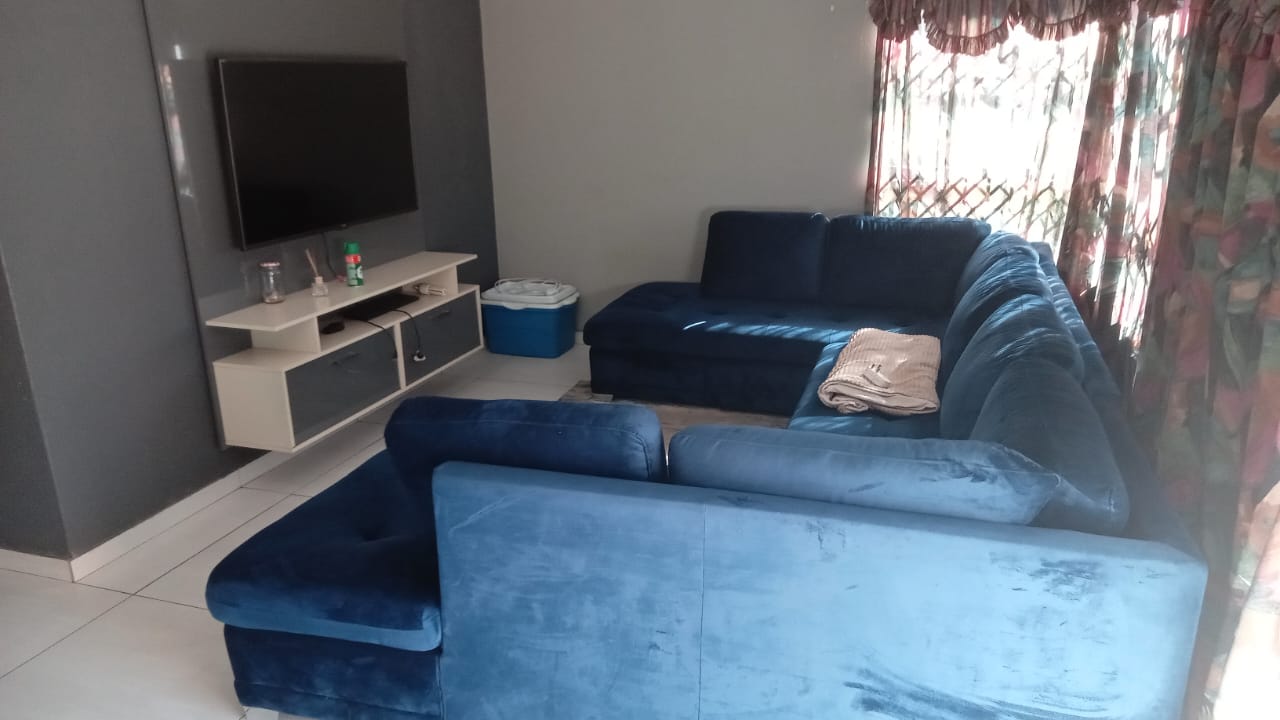 379823314.jpg