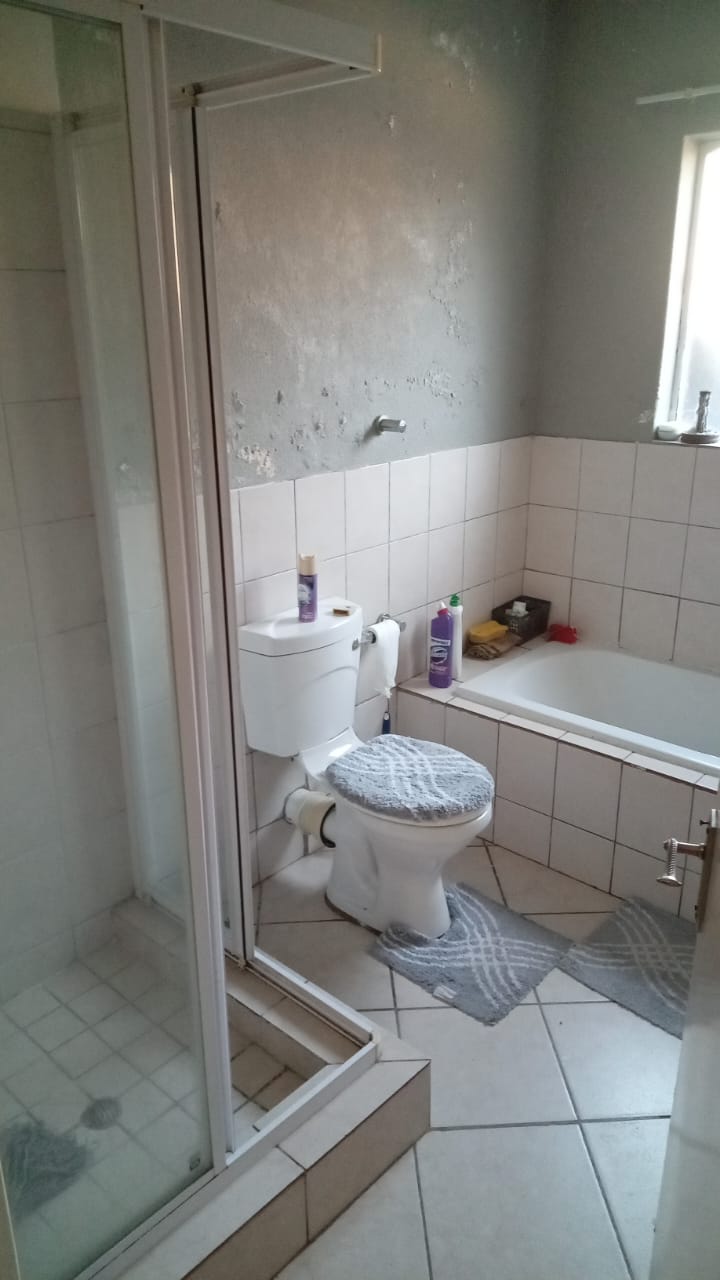 379823316.jpg
