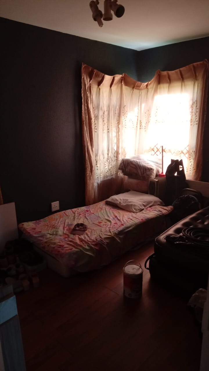 379823317.jpg